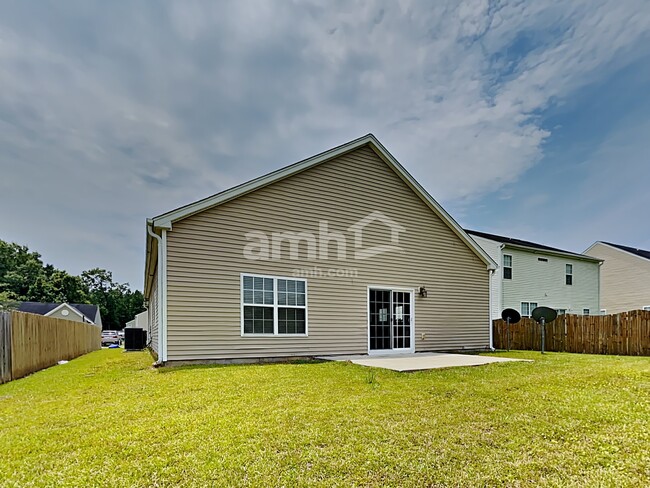 Building Photo - 621 English Oak Cir