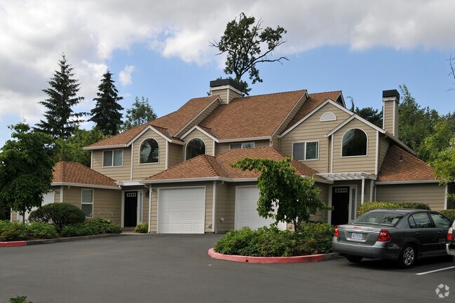 Building Photo - Uplands Park at Lake Oswego