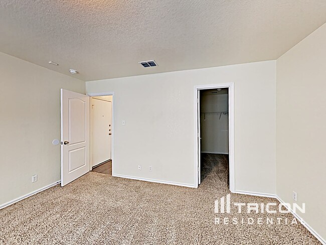 Building Photo - 4422 Waldon Pond