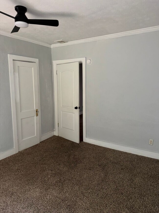 Building Photo - 2218 Yancey Ave