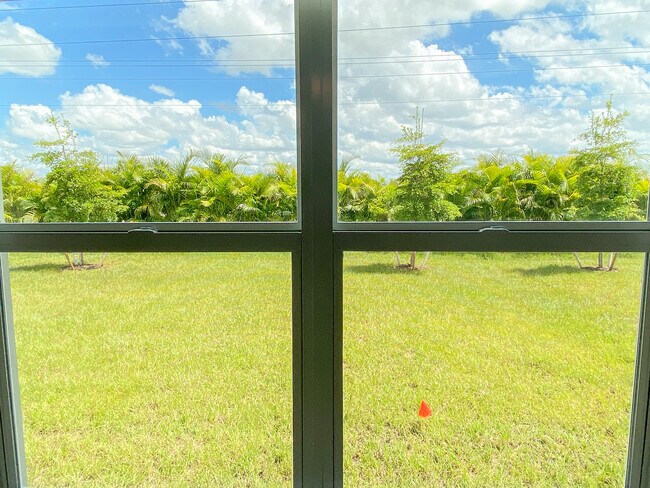 Building Photo - 2864 Coral Cir