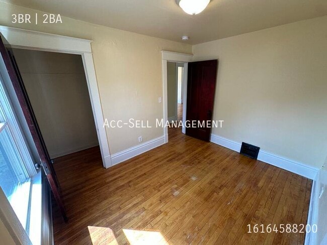 Building Photo - 848 Henry Ave SE