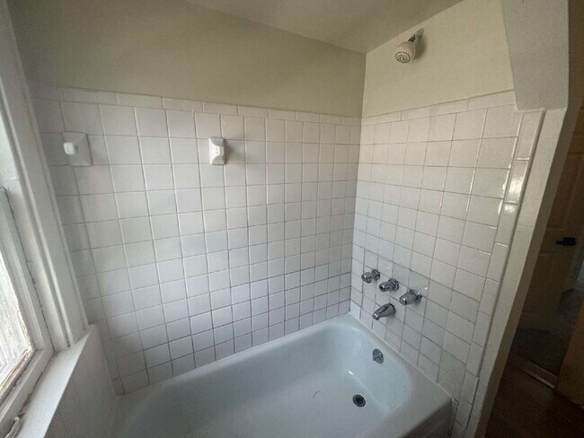 Building Photo - Completely Renovated & Move-In Ready!