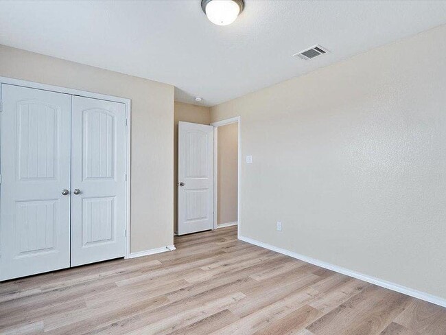 Building Photo - 904 Lonesome Lilly Way