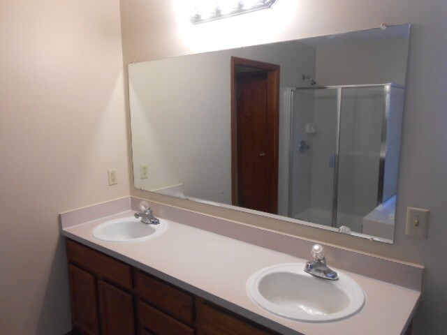 Building Photo - 12400 Bentwood Farms Dr