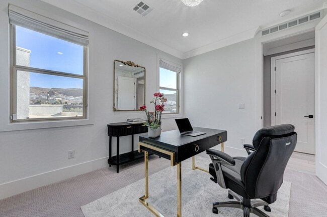 Building Photo - Distinctive Fully Furnished Estate in The Canyons!