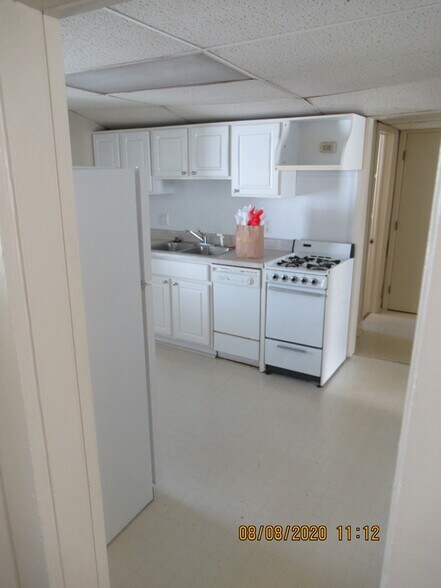 Building Photo - 419 E 12th St