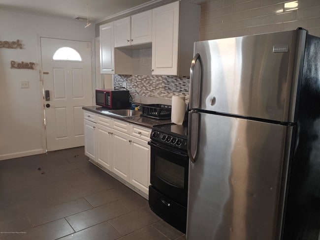 Building Photo - 24 Franklin Ave