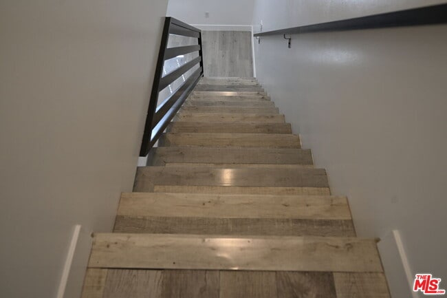 Building Photo - 642 N Manhattan Pl