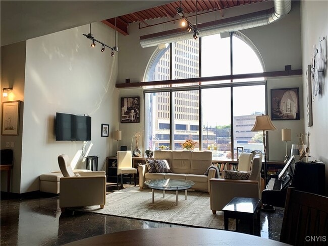 Primary Photo - 520 Seneca St