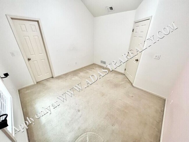 Building Photo - MOVE IN SPECIAL!! Beautiful 4 Bed/4 Bath H...