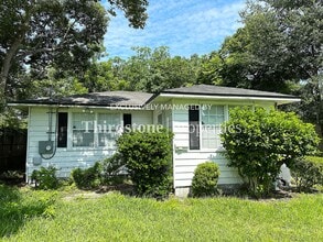 Building Photo - 2406 Lamee Ave