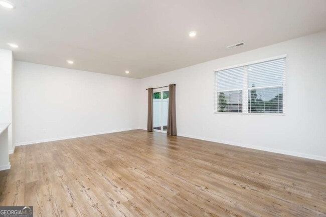 Building Photo - 84 Founders Dr