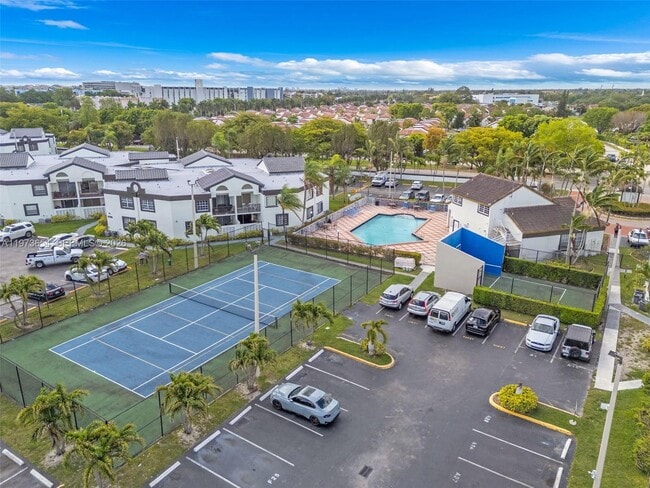 Building Photo - 9735 Fontainebleau Blvd