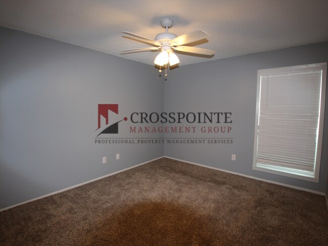 Building Photo - Tour Today: Downstairs 1 Bed 1 Bath Apartment!