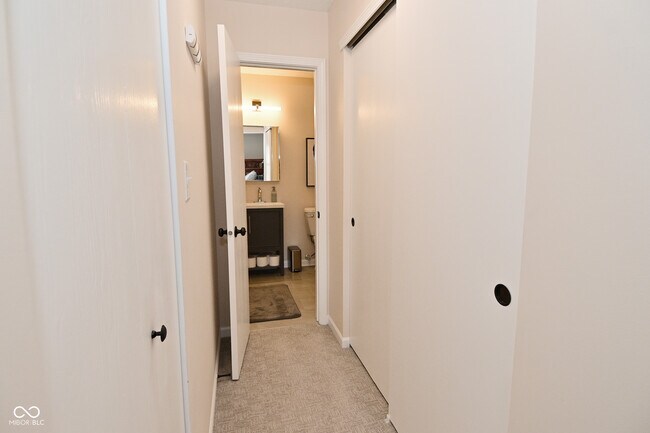 Building Photo - 9477 Aberdare Dr
