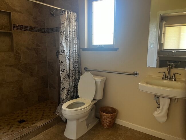 Building Photo - 40642 Sierra Dr