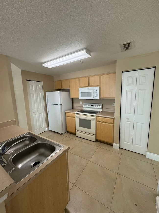 Building Photo - 10831 Windsor Walk Dr