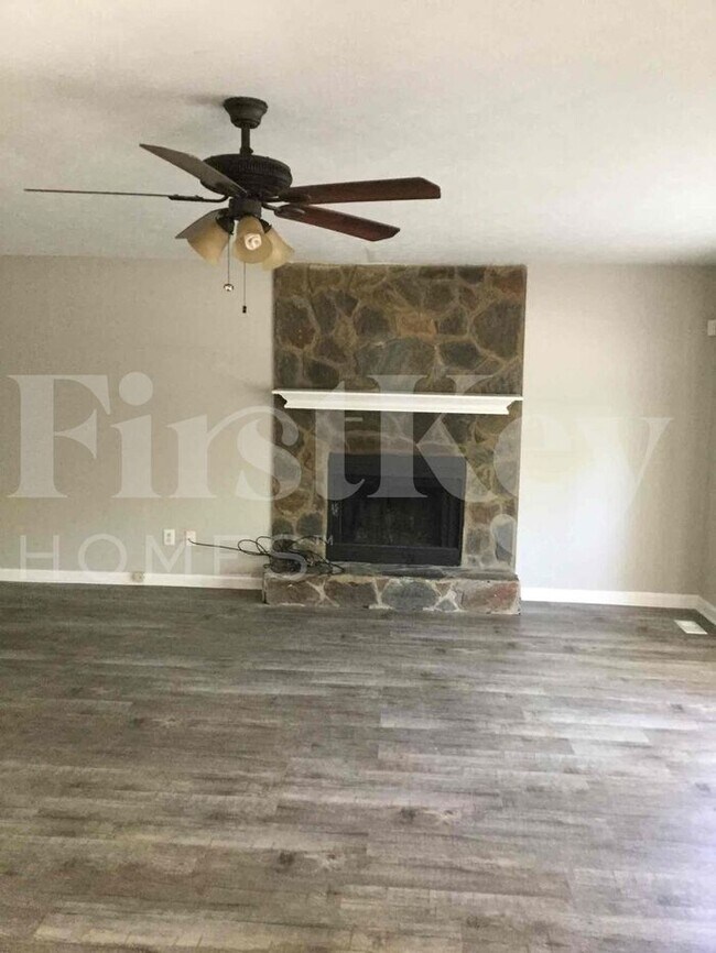 Building Photo - 420 Freestone Dr