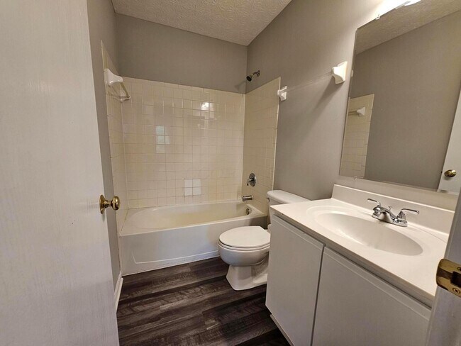 Building Photo - 5622 Blandon