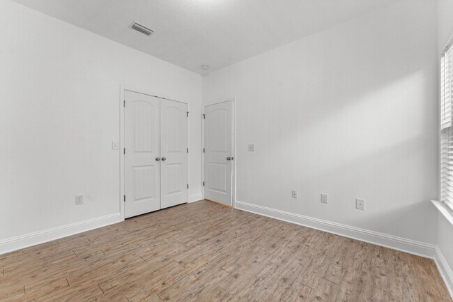 Building Photo - 27320 Lashay Dr