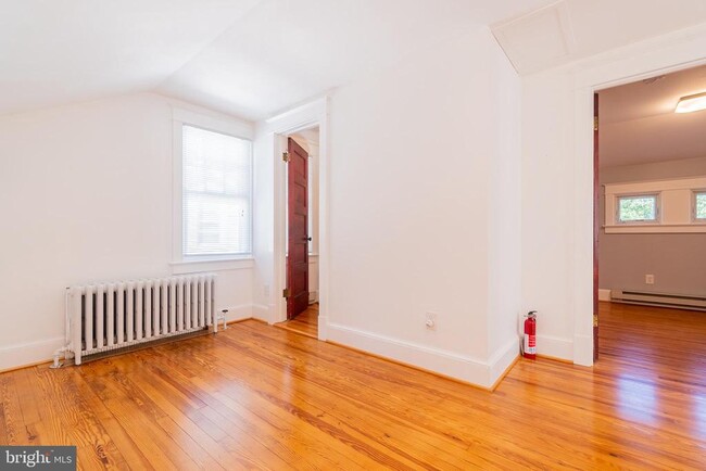 Building Photo - 928 19th St S