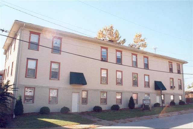 Timber Ridge Apartments - 218 E 9th St