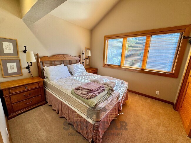 Building Photo - 2 Bedroom, 2 Bath in Third Creek with Hot Tub - Perfect Winter Getaway