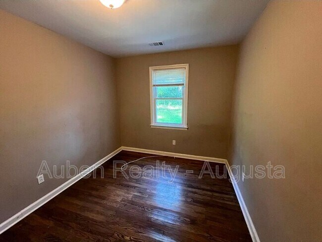 Building Photo - 2201 Shirley Ave