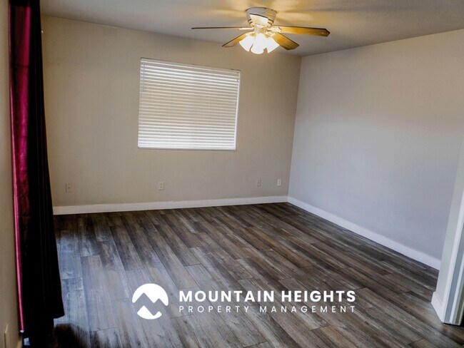 Building Photo - 26 W 7500 S