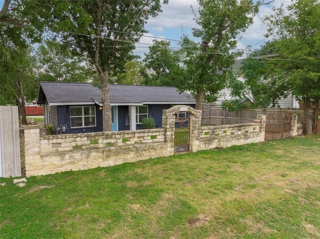 Primary Photo - 704 McNeil Rd
