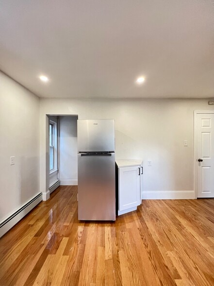 Kitchen - 27 Barry St