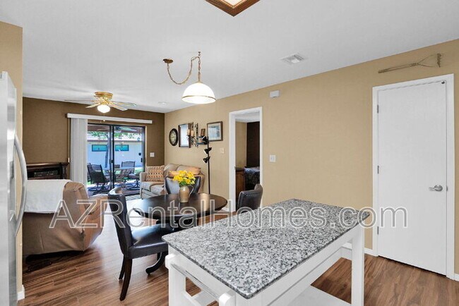 Building Photo - 2064 S Farnsworth Dr