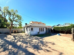 Building Photo - 6200-6202 Muscatel