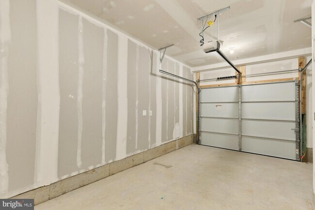 Building Photo - 2607 1st St NW