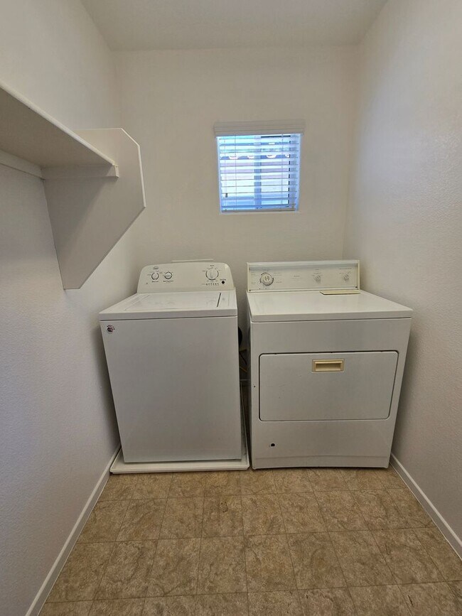 Building Photo - A Stunning 4 Bedroom Home in South West La...