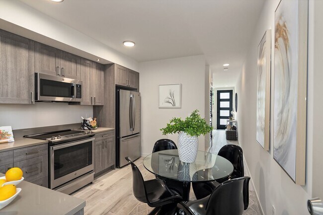 Building Photo - Bryant/Ravenna Townhouse