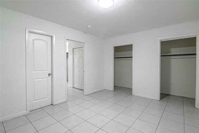Building Photo - 604 Hayman St