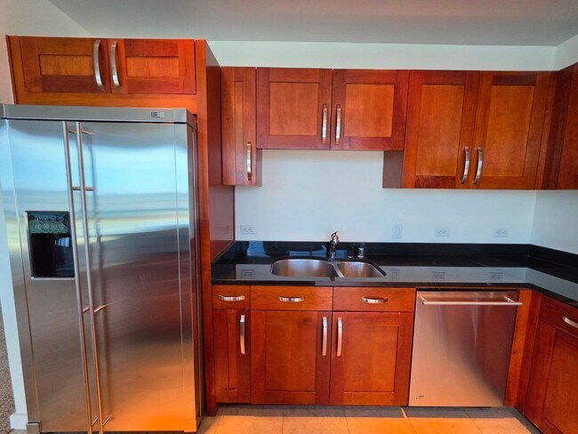 Building Photo - Fantastice High Rise with Full City Views!