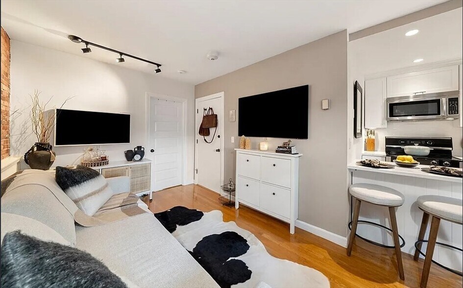 Building Photo - 9 Hancock St