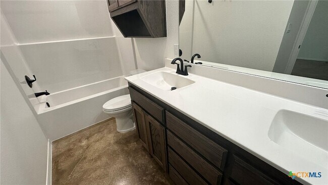 Building Photo - 977 Cline Dr