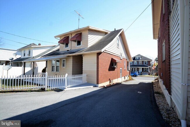 Building Photo - 623 Guilford Ave