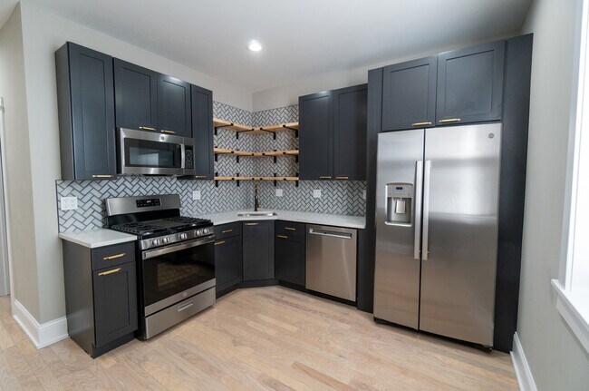 Building Photo - 5404 N Paulina St