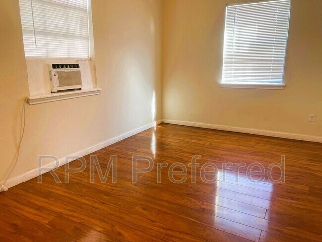 Building Photo - 3813 Drew St