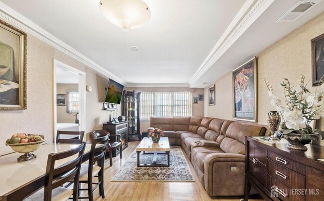 Building Photo - 390 College Dr E