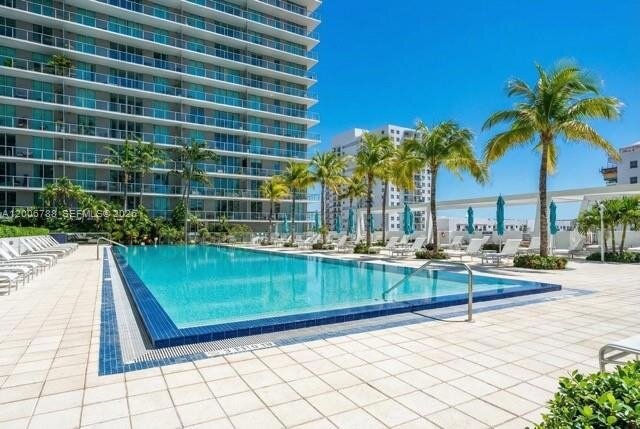 Building Photo - 1111 SW 1st Ave