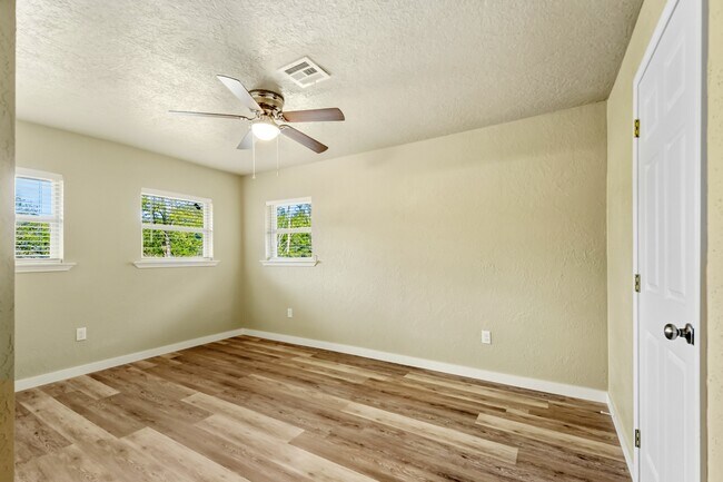 Building Photo - 243 Orchard St