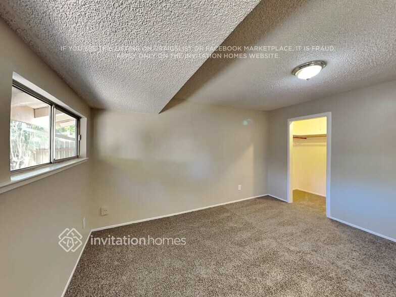 Building Photo - 2453 Aramon Dr