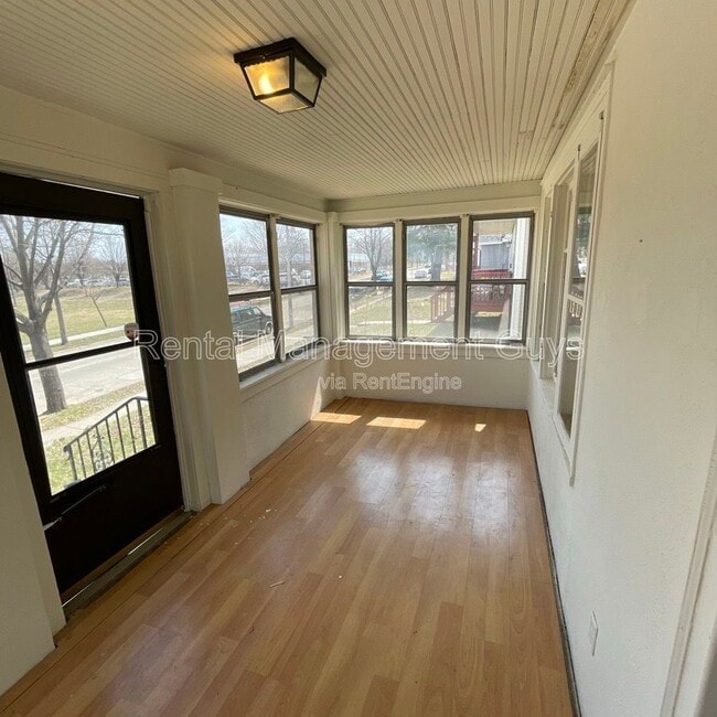 Building Photo - 3245 Russell Ave N