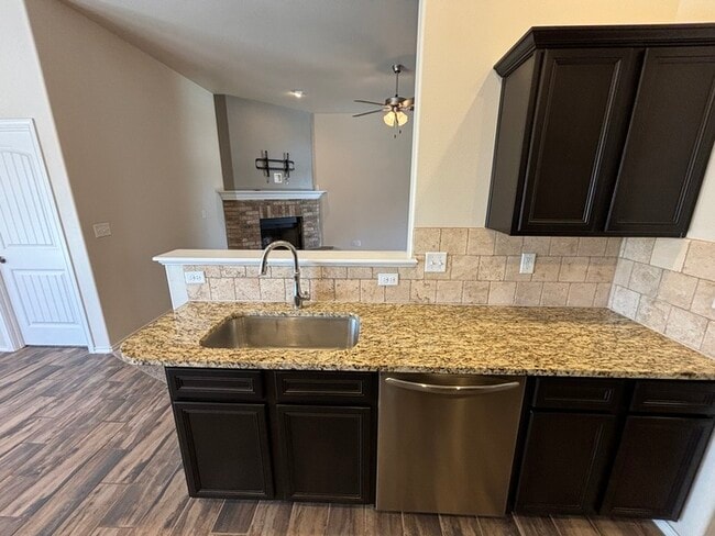 Building Photo - 3 bed 2 bath 2 car garage in Lone Star Trails!